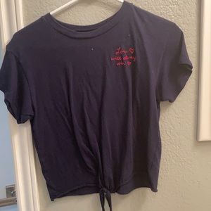 A short sleeve shirt